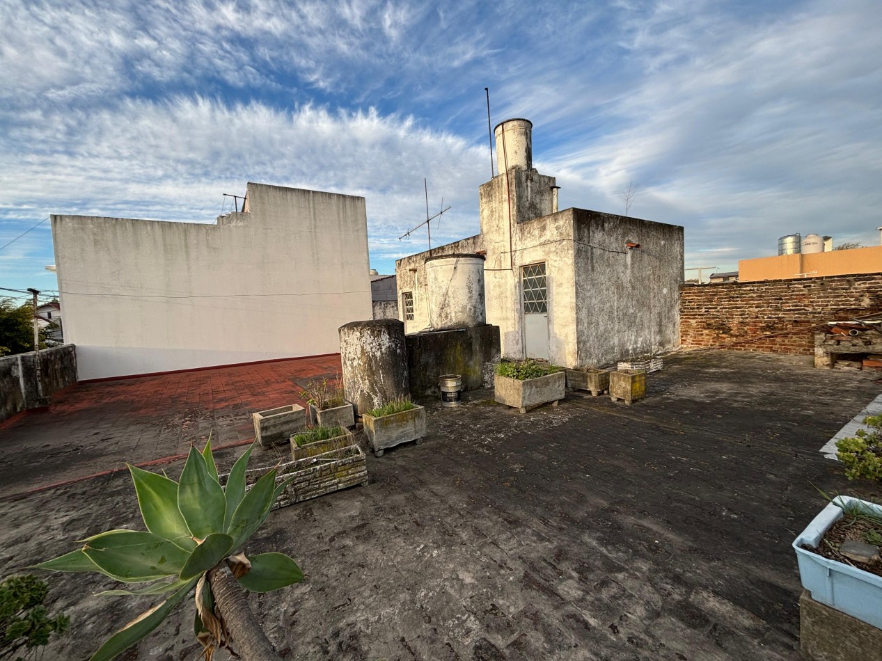 Casa 5 Ambientes + Local - San Andres