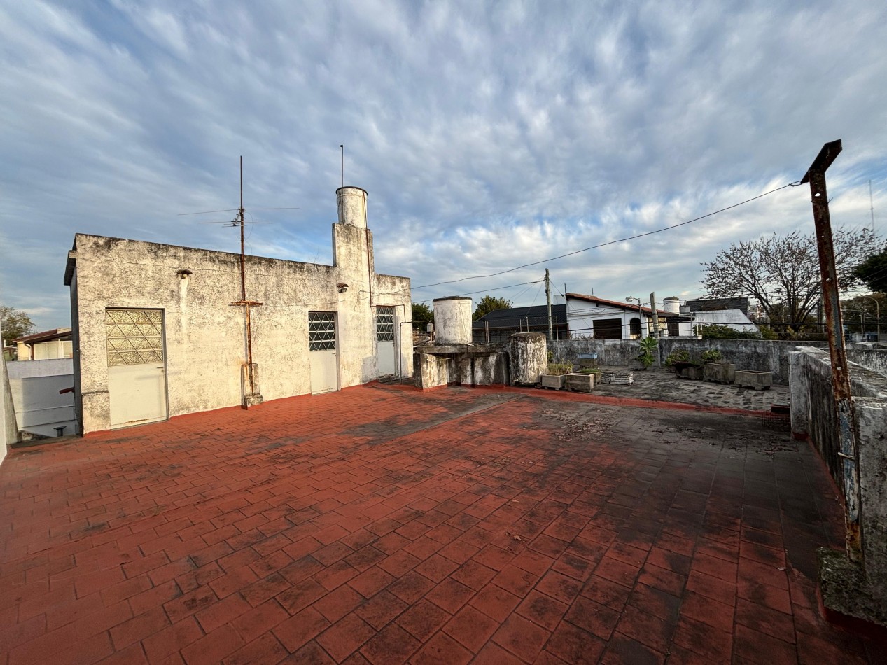 Casa 5 Ambientes + Local - San Andres