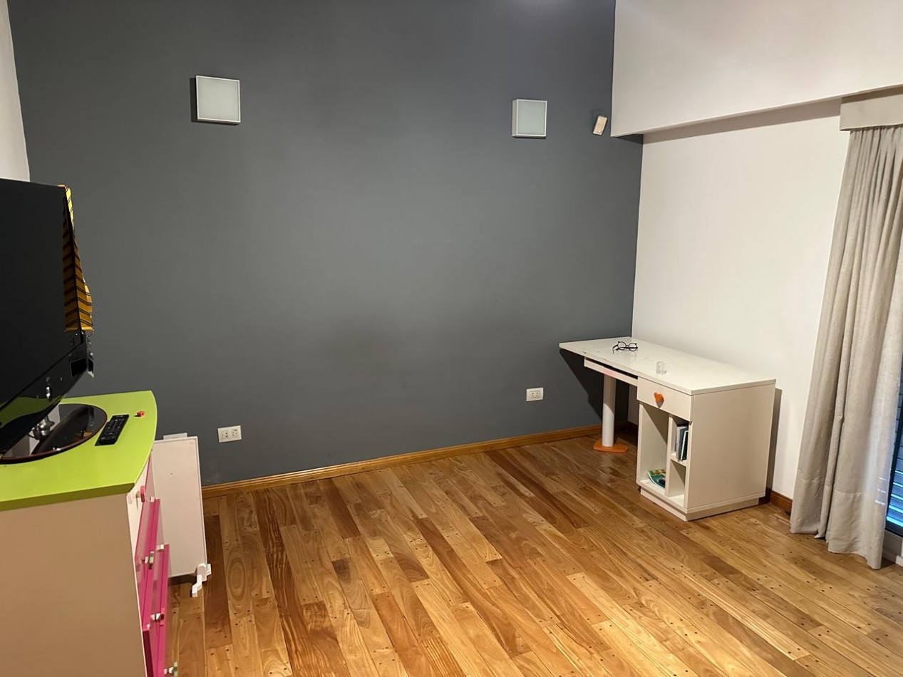 HERMOSA CASA DE 6 AMBIENTES - VICENTE LOPEZ
