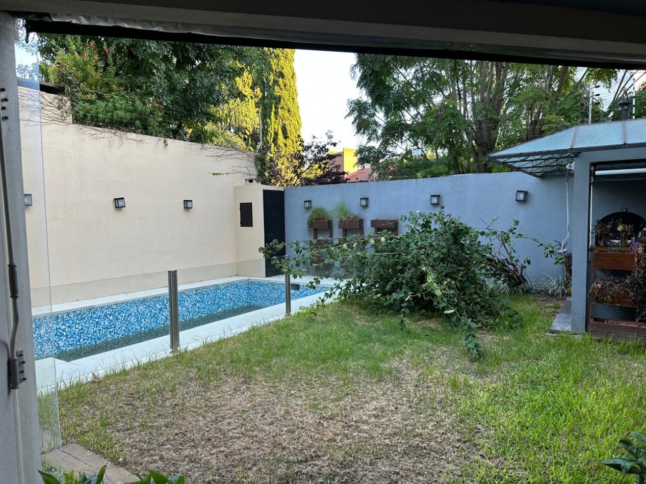 HERMOSA CASA DE 6 AMBIENTES - VICENTE LOPEZ