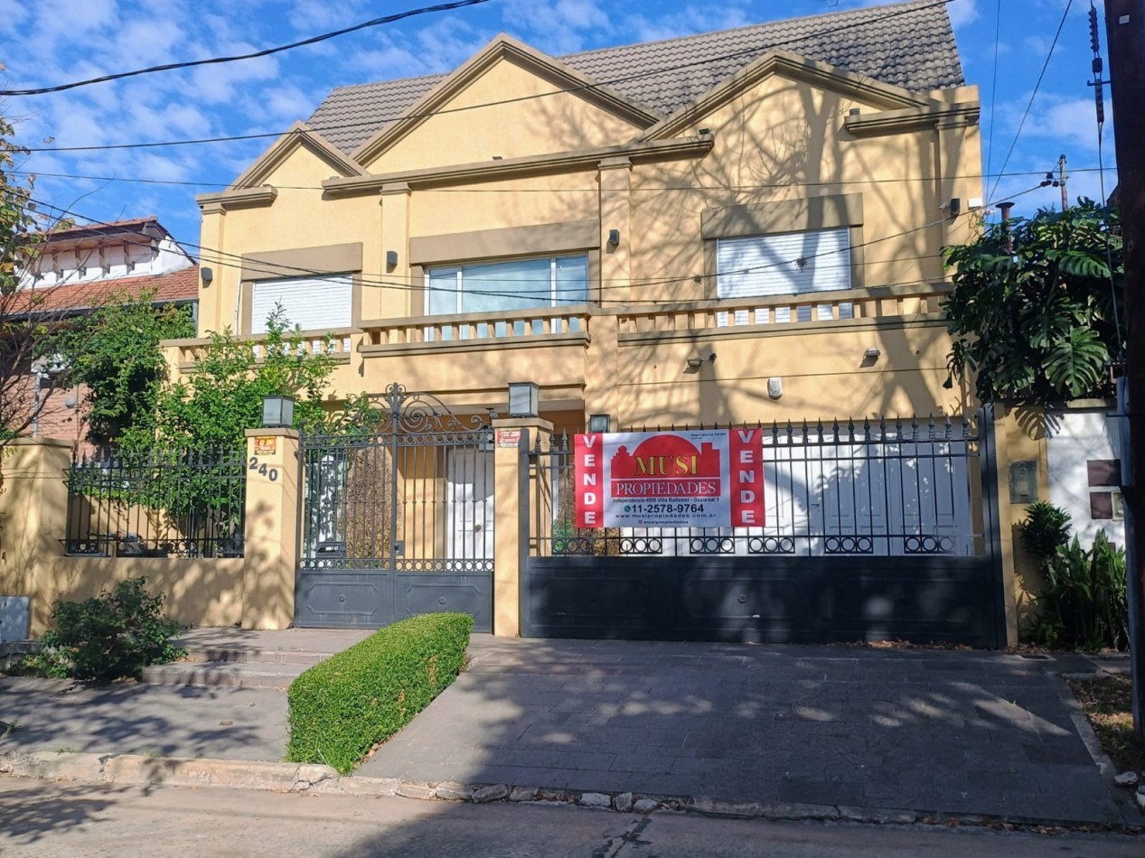 HERMOSA CASA DE 6 AMBIENTES - VICENTE LOPEZ