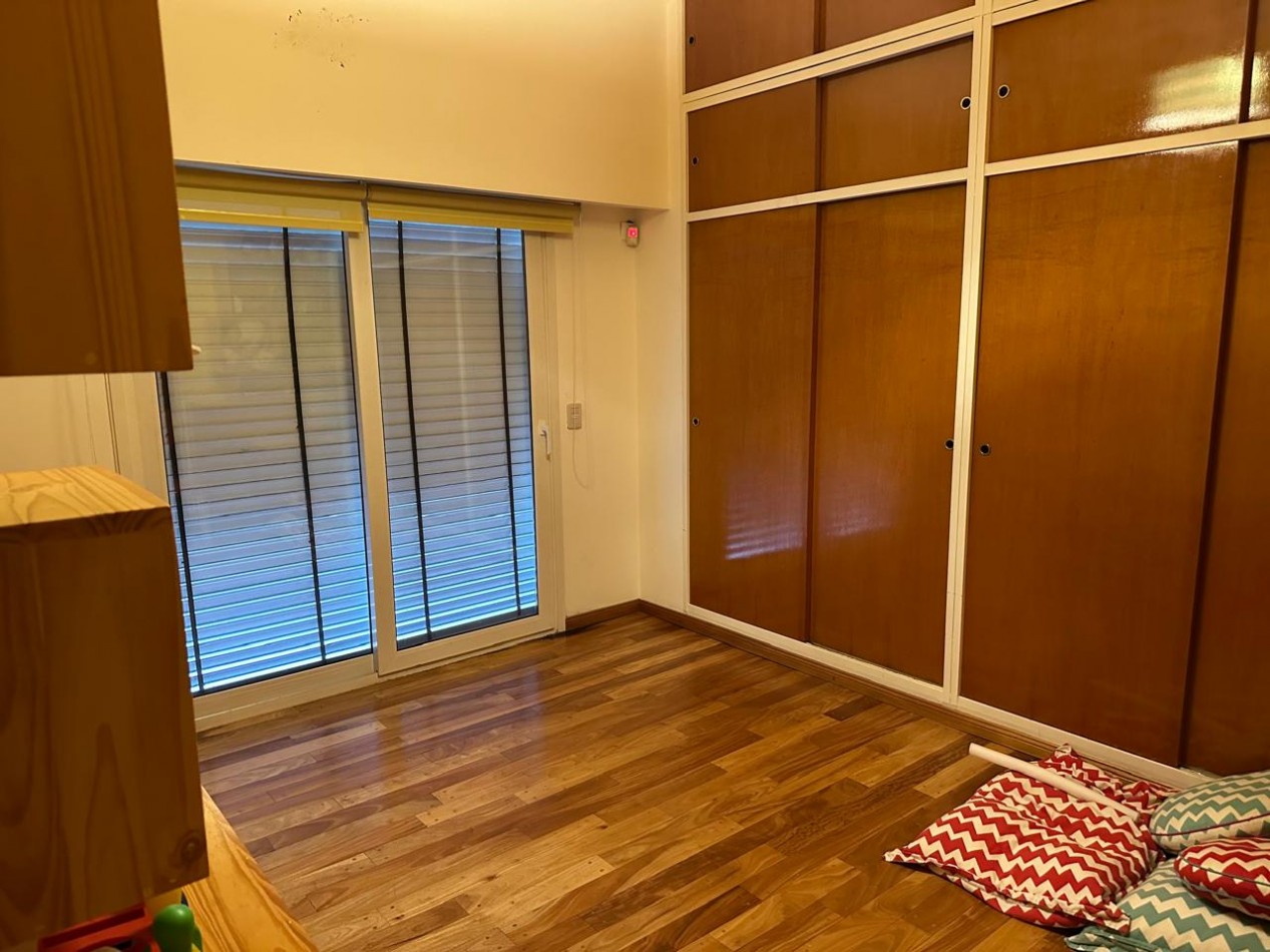 HERMOSA CASA DE 6 AMBIENTES - VICENTE LOPEZ