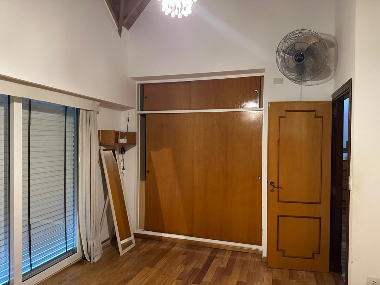 HERMOSA CASA DE 6 AMBIENTES - VICENTE LOPEZ