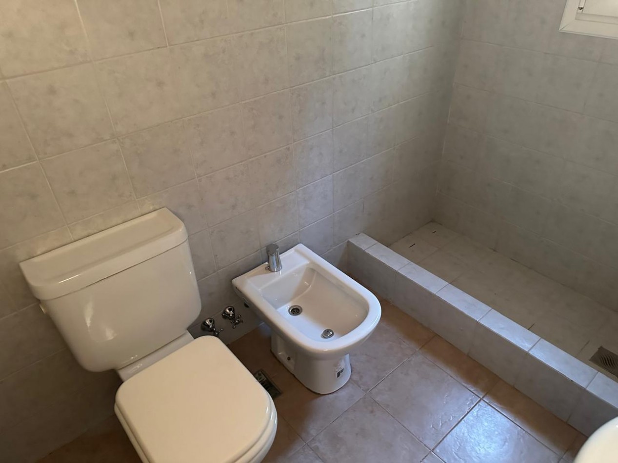 HERMOSA CASA DE 6 AMBIENTES - VICENTE LOPEZ