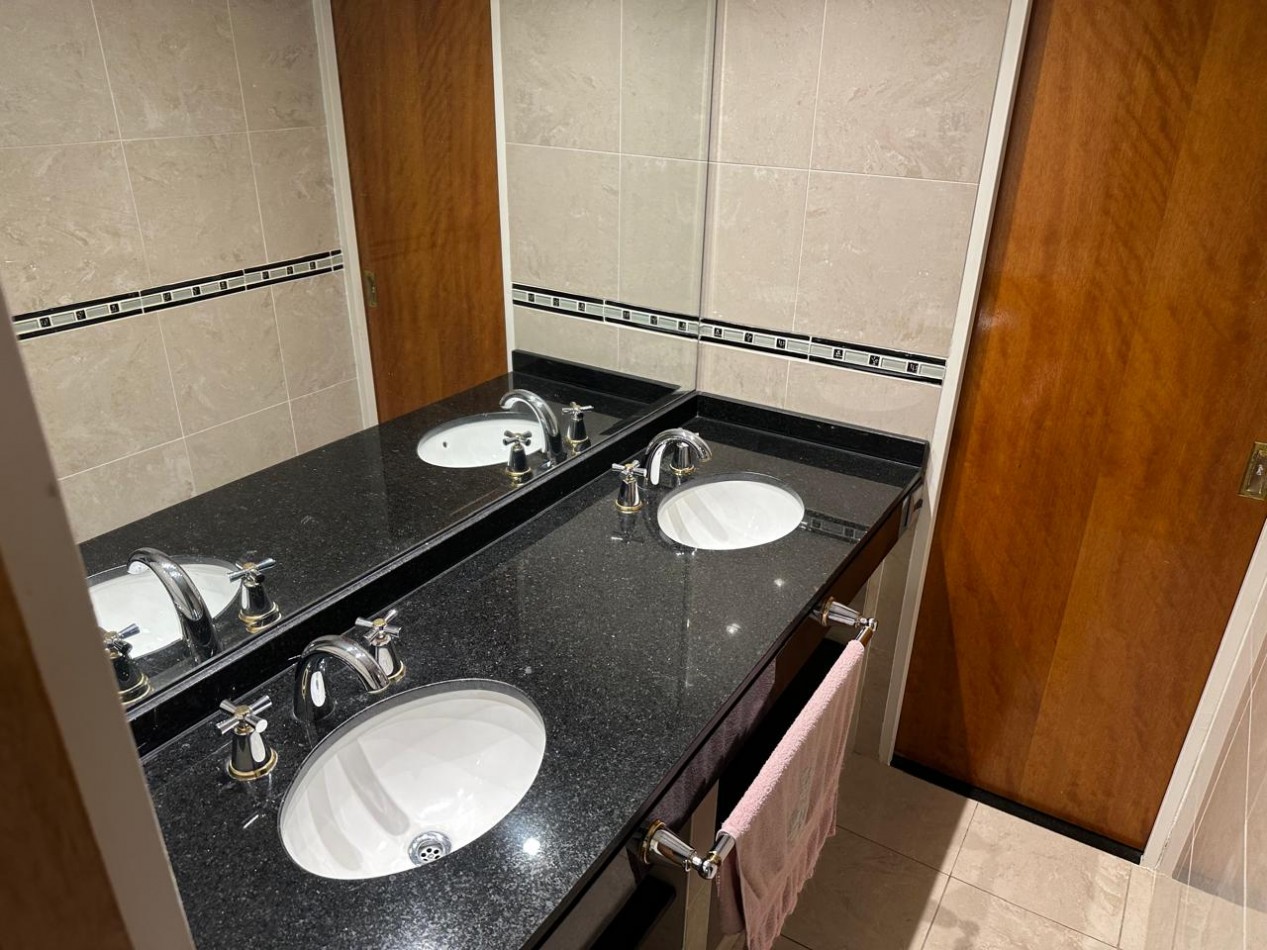 HERMOSA CASA DE 6 AMBIENTES - VICENTE LOPEZ