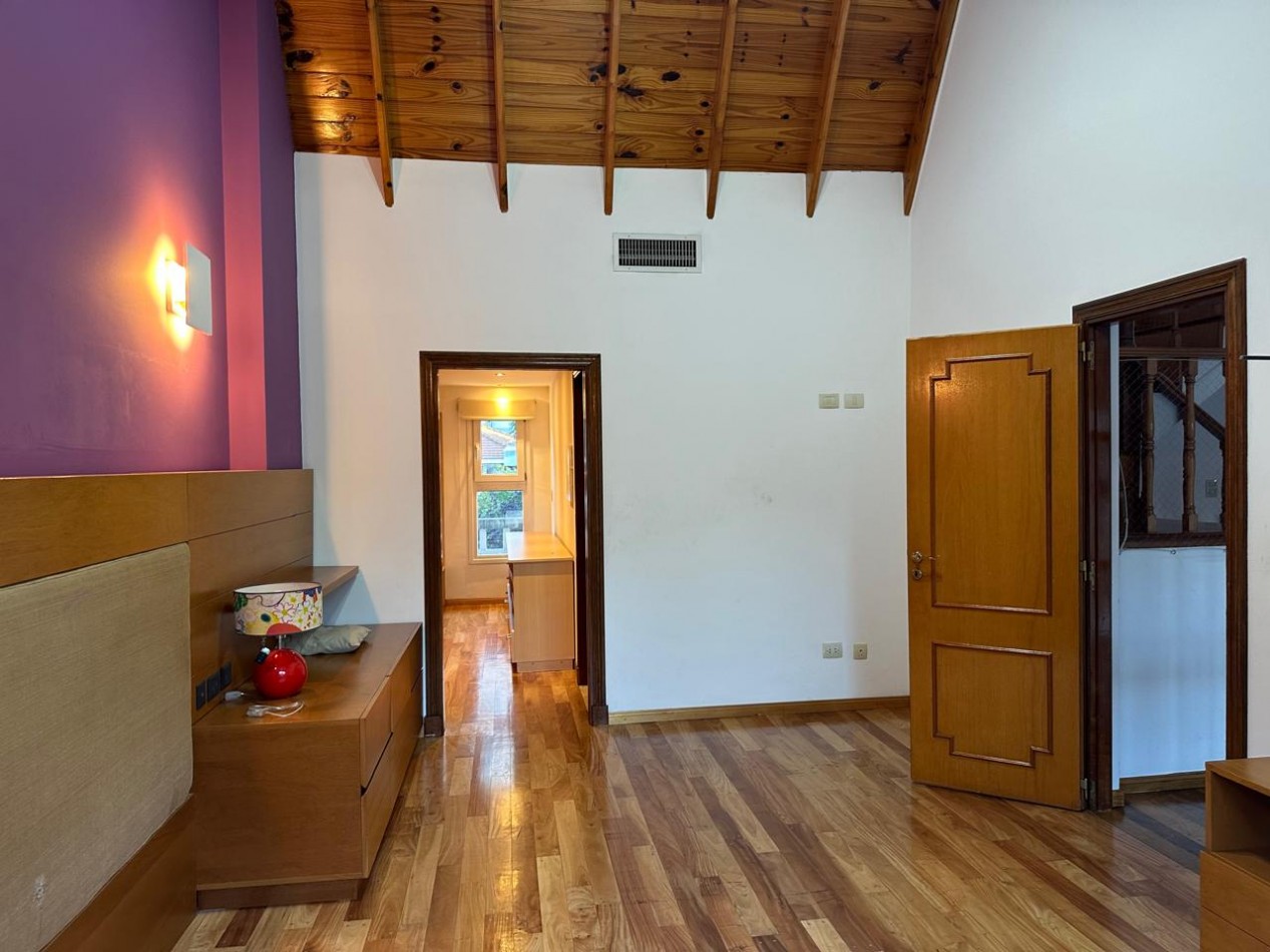 HERMOSA CASA DE 6 AMBIENTES - VICENTE LOPEZ
