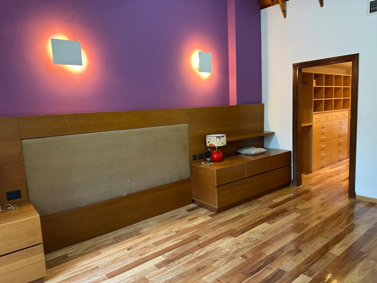 HERMOSA CASA DE 6 AMBIENTES - VICENTE LOPEZ