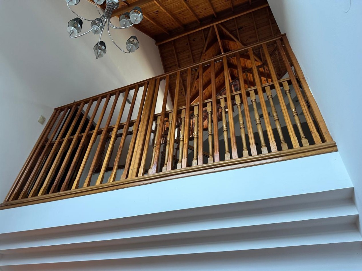 HERMOSA CASA DE 6 AMBIENTES - VICENTE LOPEZ