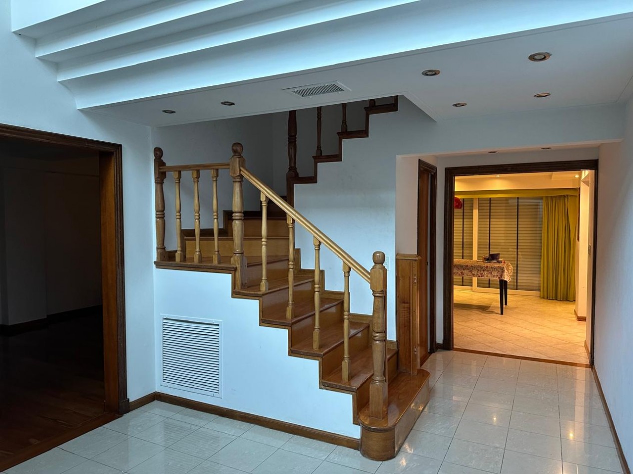 HERMOSA CASA DE 6 AMBIENTES - VICENTE LOPEZ