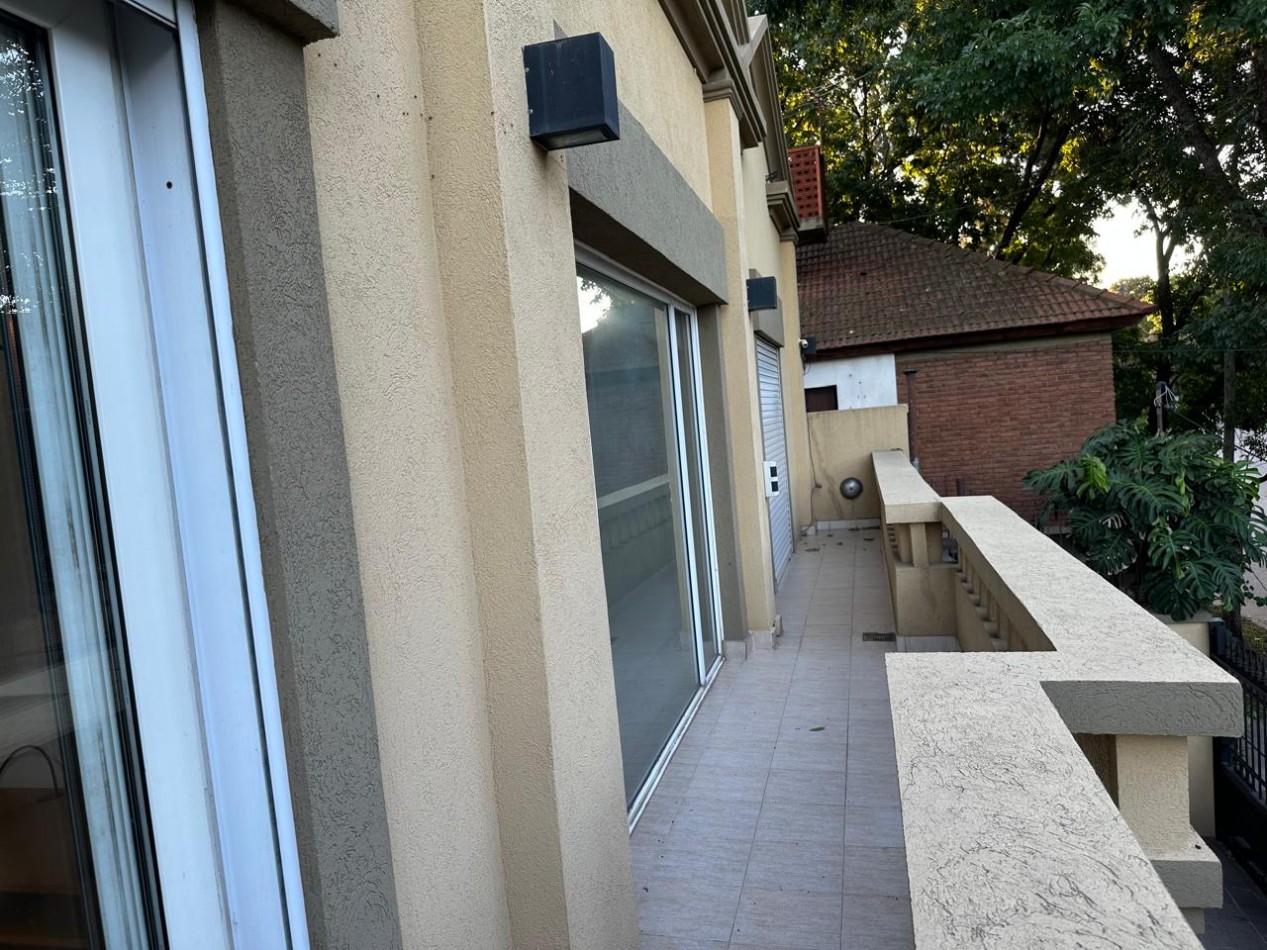 HERMOSA CASA DE 6 AMBIENTES - VICENTE LOPEZ