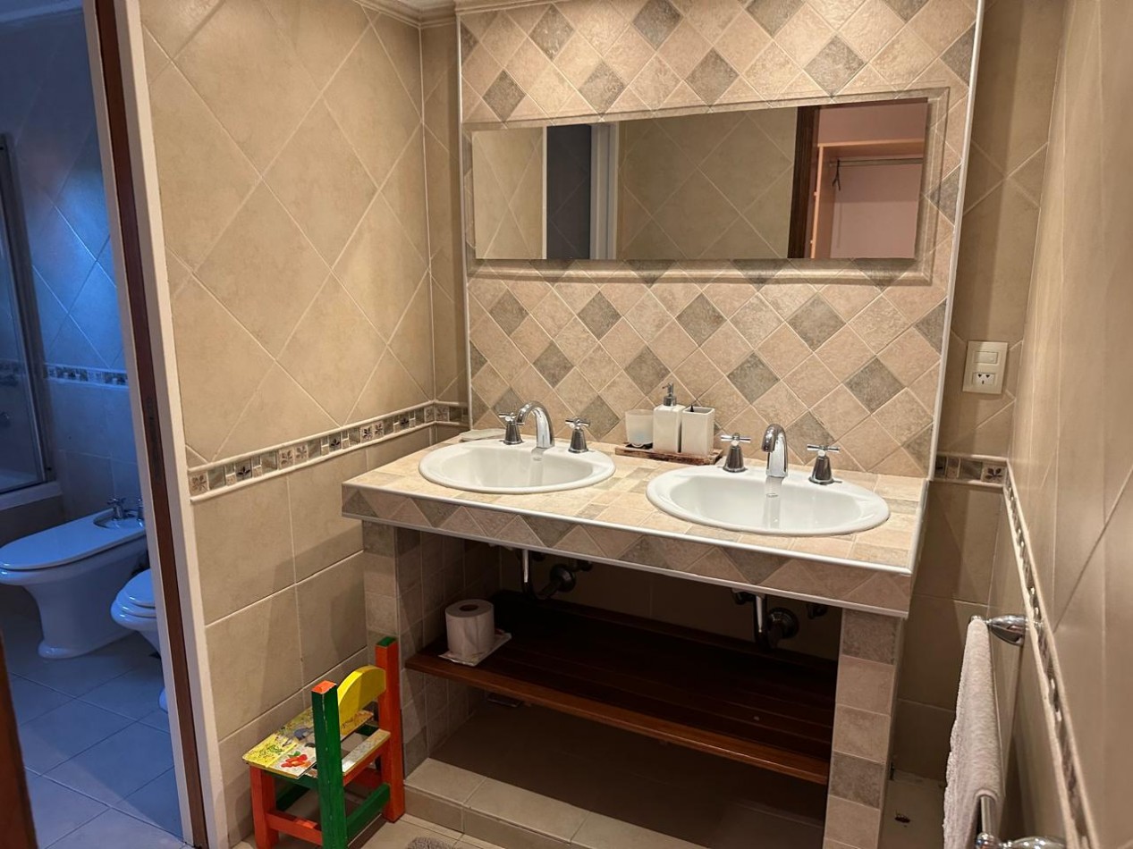 HERMOSA CASA DE 6 AMBIENTES - VICENTE LOPEZ