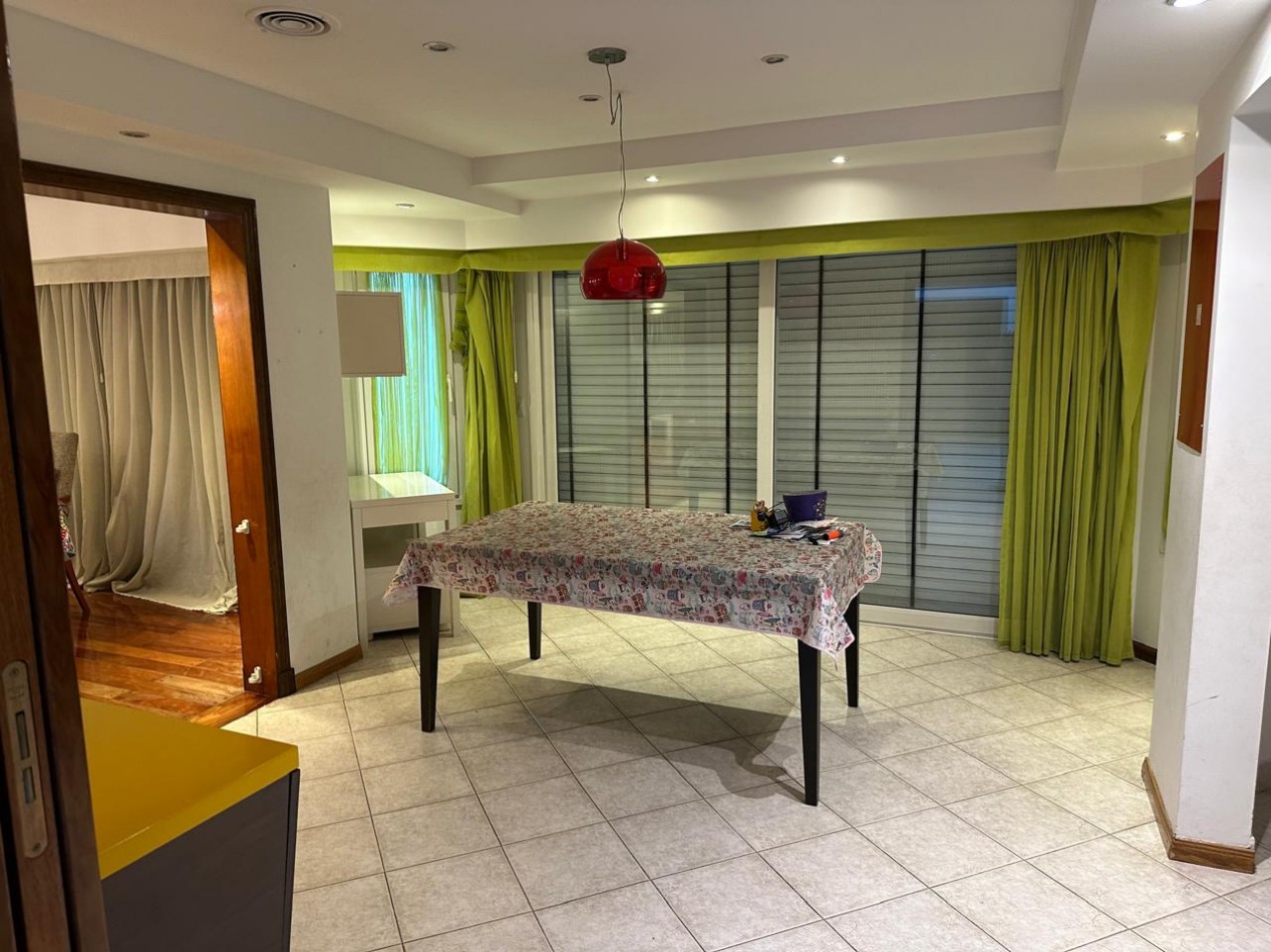HERMOSA CASA DE 6 AMBIENTES - VICENTE LOPEZ