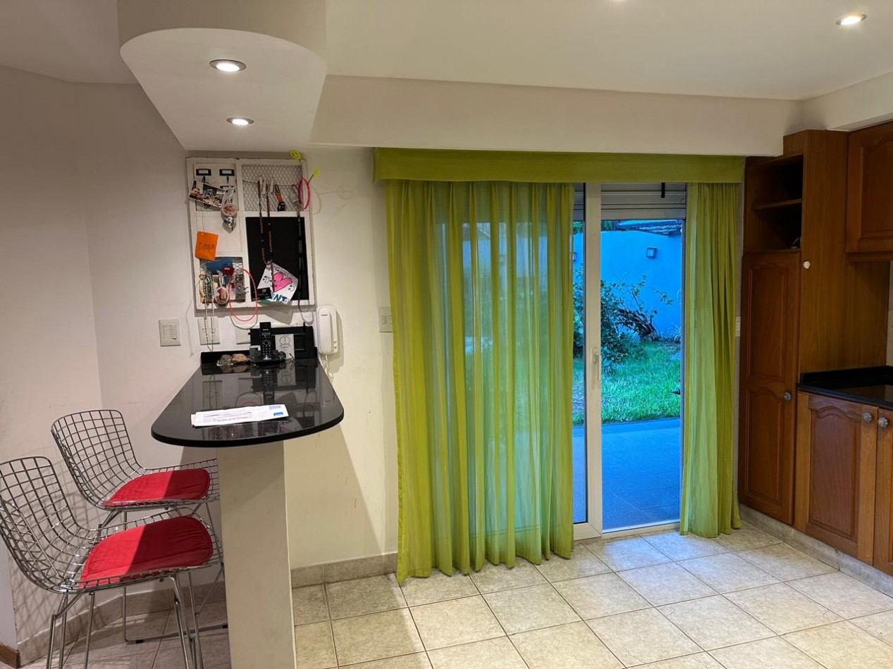 HERMOSA CASA DE 6 AMBIENTES - VICENTE LOPEZ
