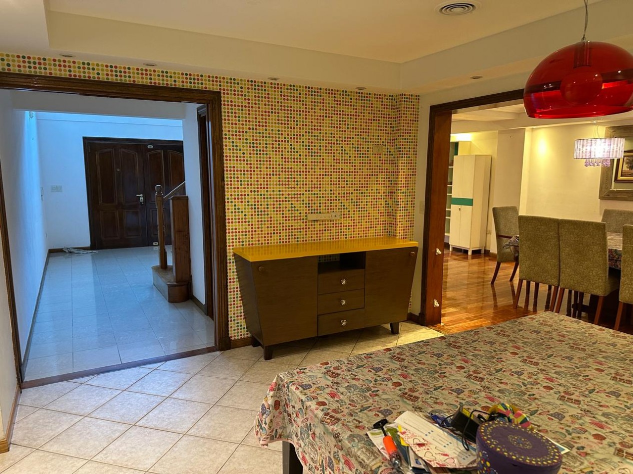 HERMOSA CASA DE 6 AMBIENTES - VICENTE LOPEZ