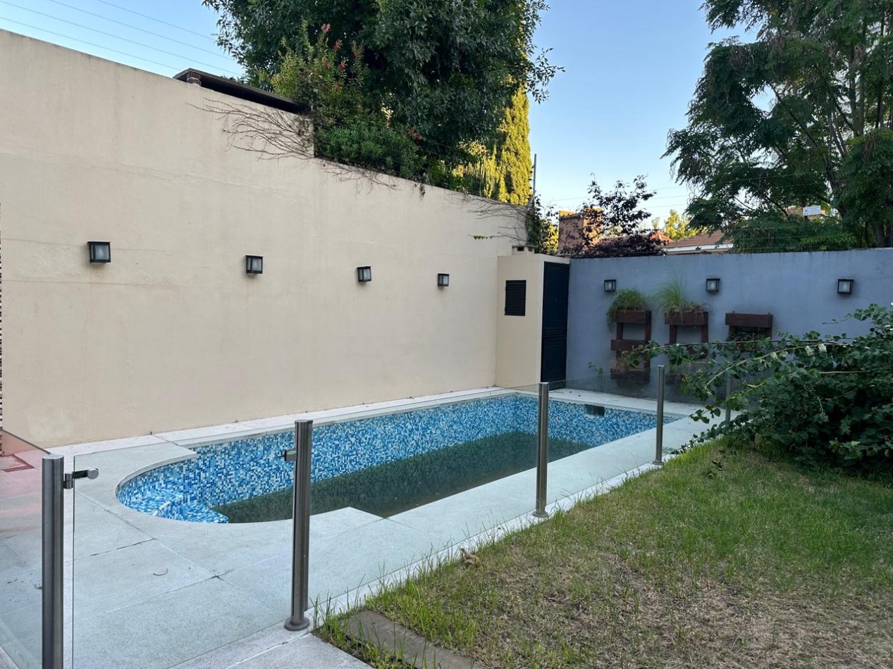 HERMOSA CASA DE 6 AMBIENTES - VICENTE LOPEZ