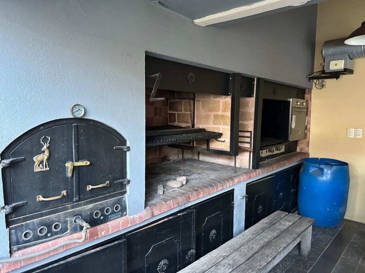 HERMOSA CASA DE 6 AMBIENTES - VICENTE LOPEZ