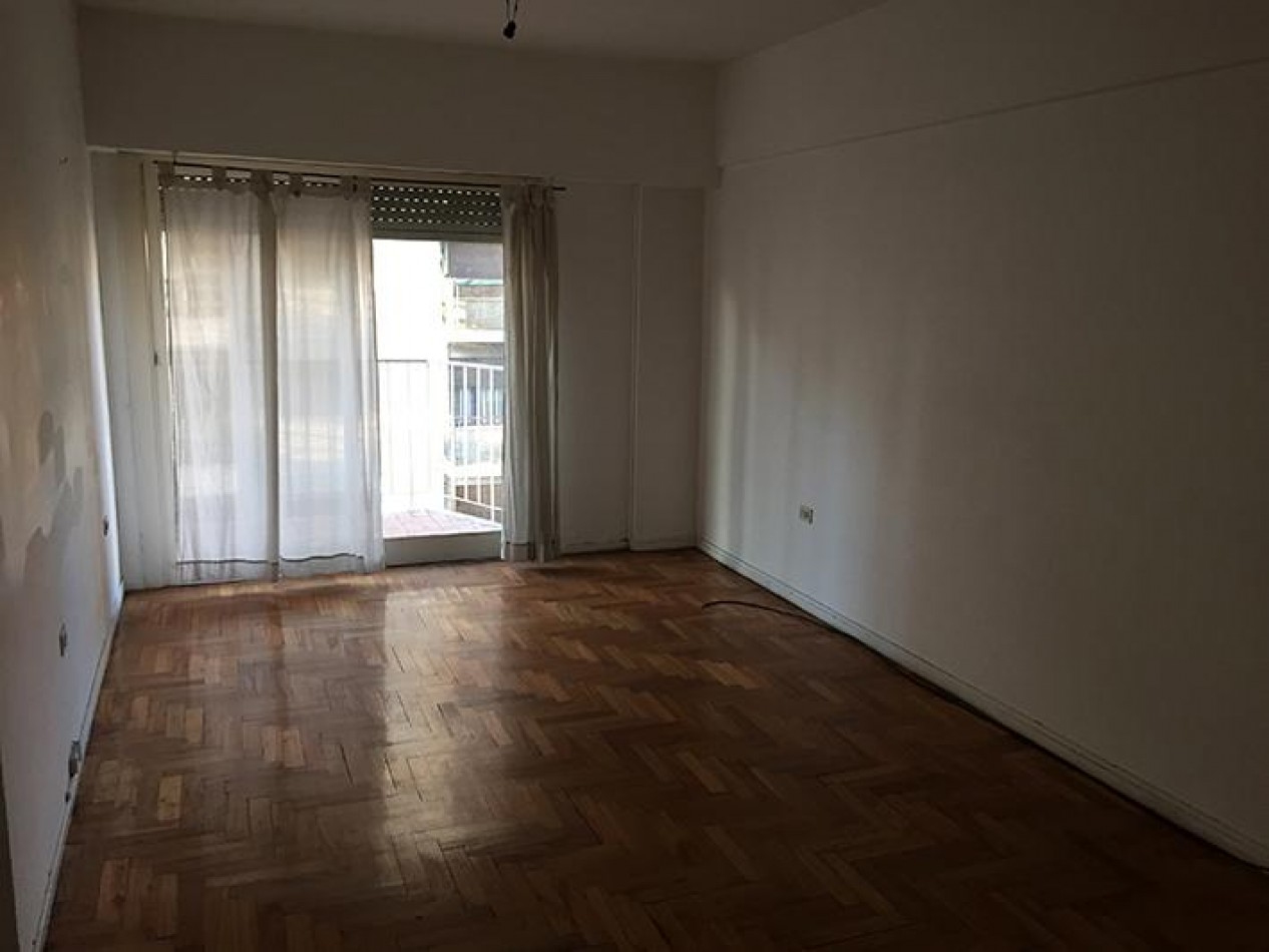 Departamento de 4 ambientes con cochera en alquiler - San Martin centro