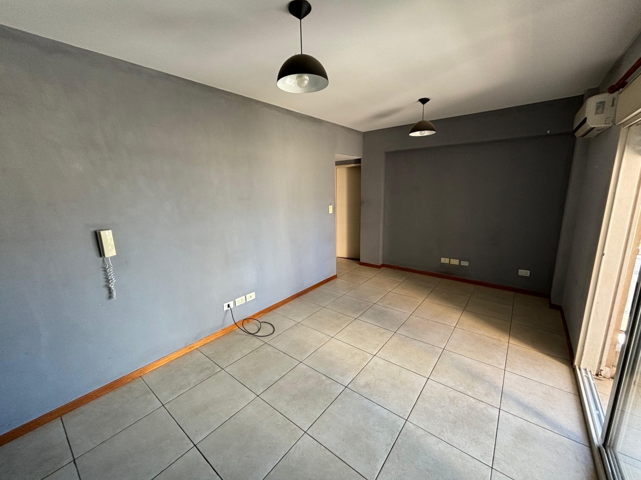 Departamento de 2 ambientes en venta - San Martin centro