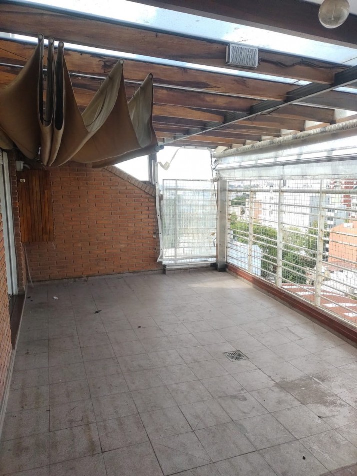 Excelente departamento de 4 ambientes tipo duplex con cochera y baulera en venta - San Martin centro