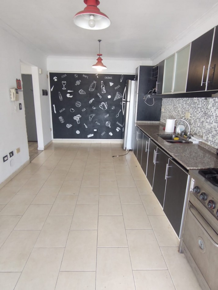 Excelente departamento de 4 ambientes tipo duplex con cochera y baulera en venta - San Martin centro