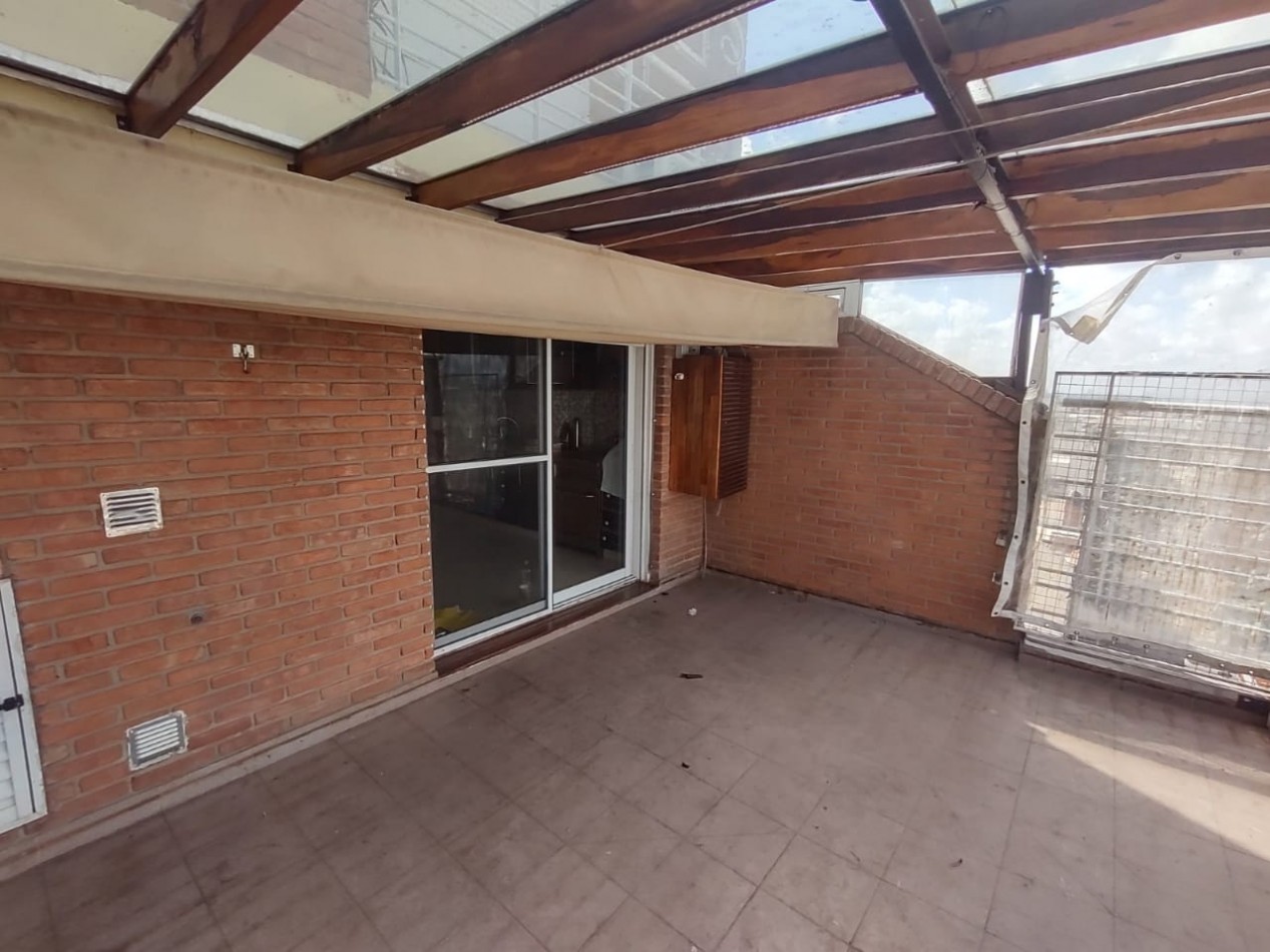 Excelente departamento de 4 ambientes tipo duplex con cochera y baulera en venta - San Martin centro