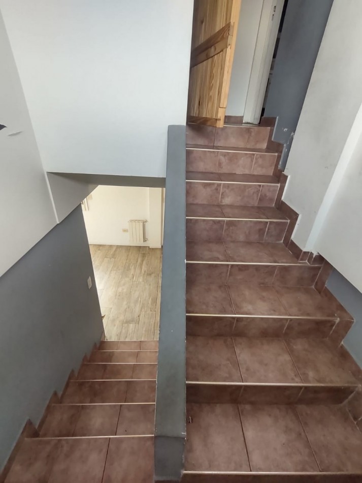 Excelente departamento de 4 ambientes tipo duplex con cochera y baulera en venta - San Martin centro