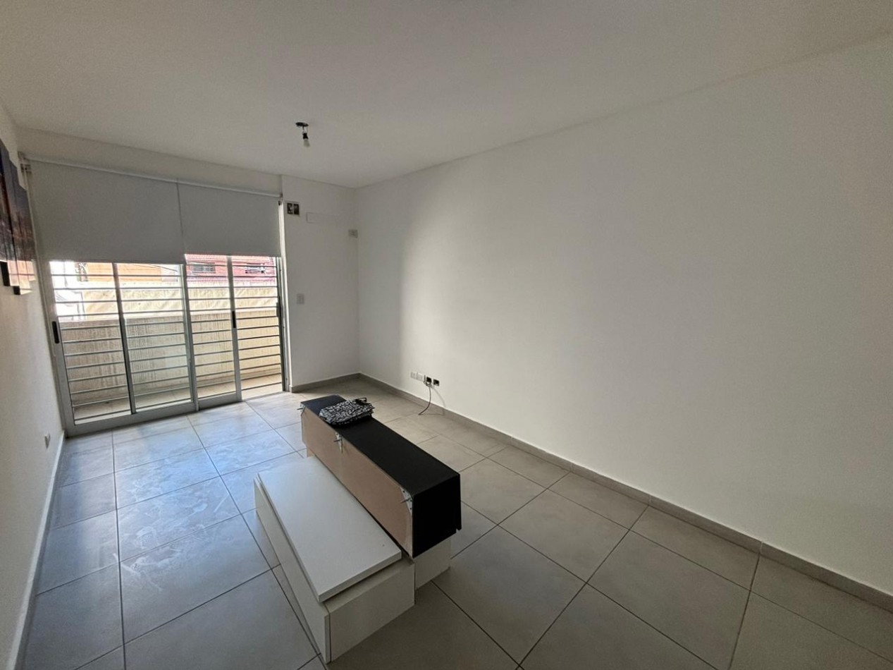 Impecable departamento de 2 ambientes con cochera cubierta - San Martin Centro