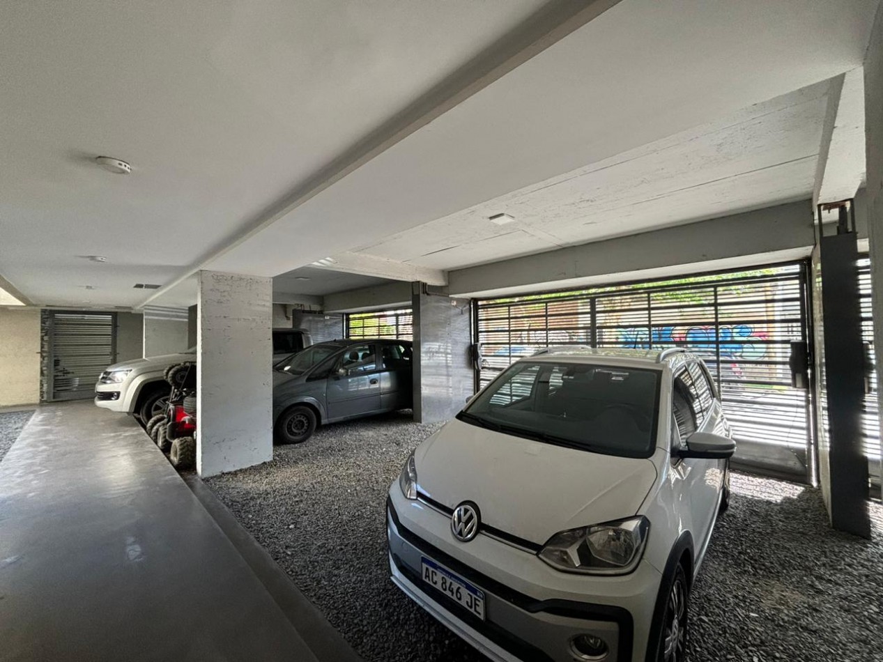 Impecable departamento de 2 ambientes con cochera cubierta - San Martin Centro