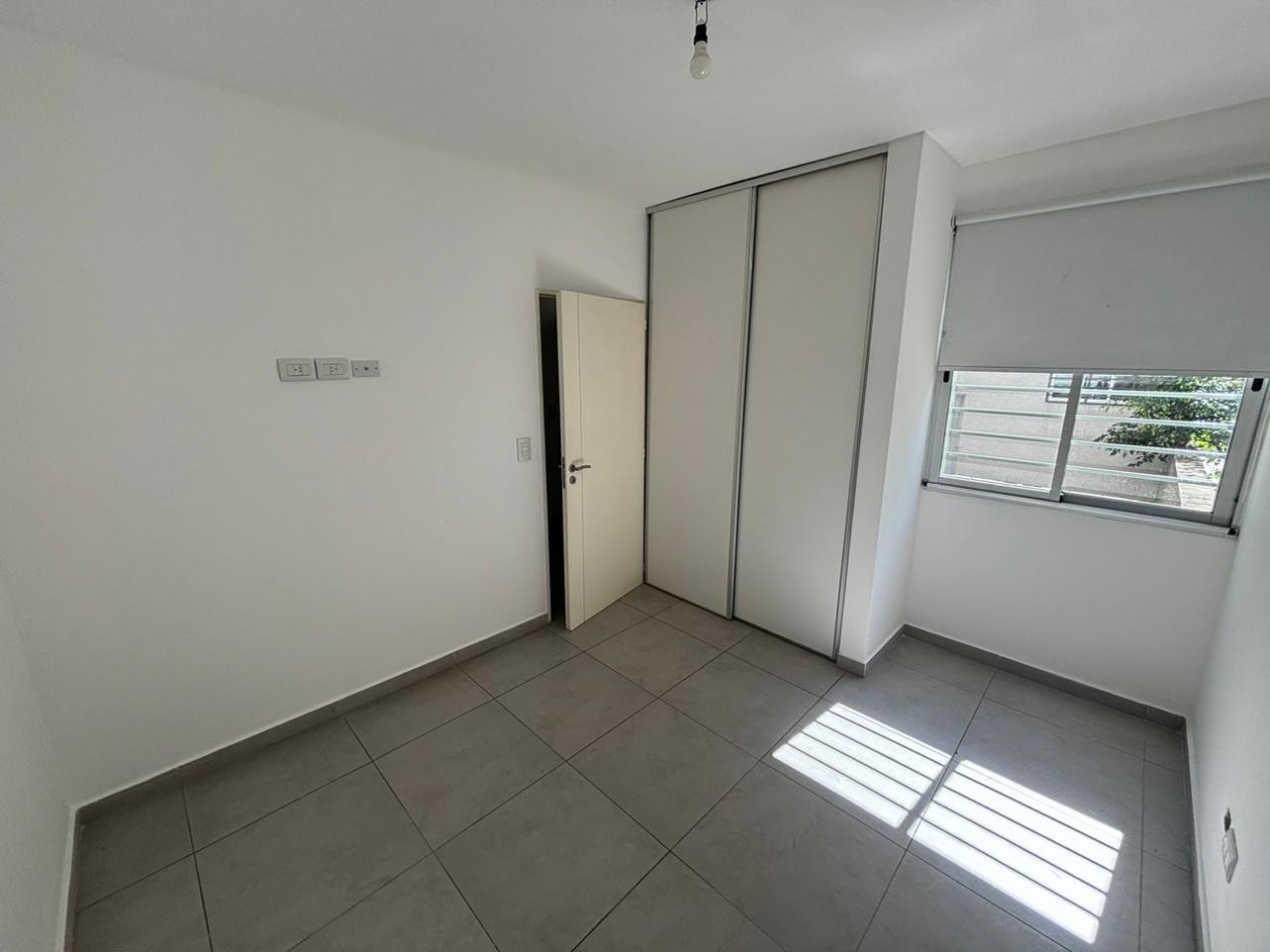Impecable departamento de 2 ambientes con cochera cubierta - San Martin Centro