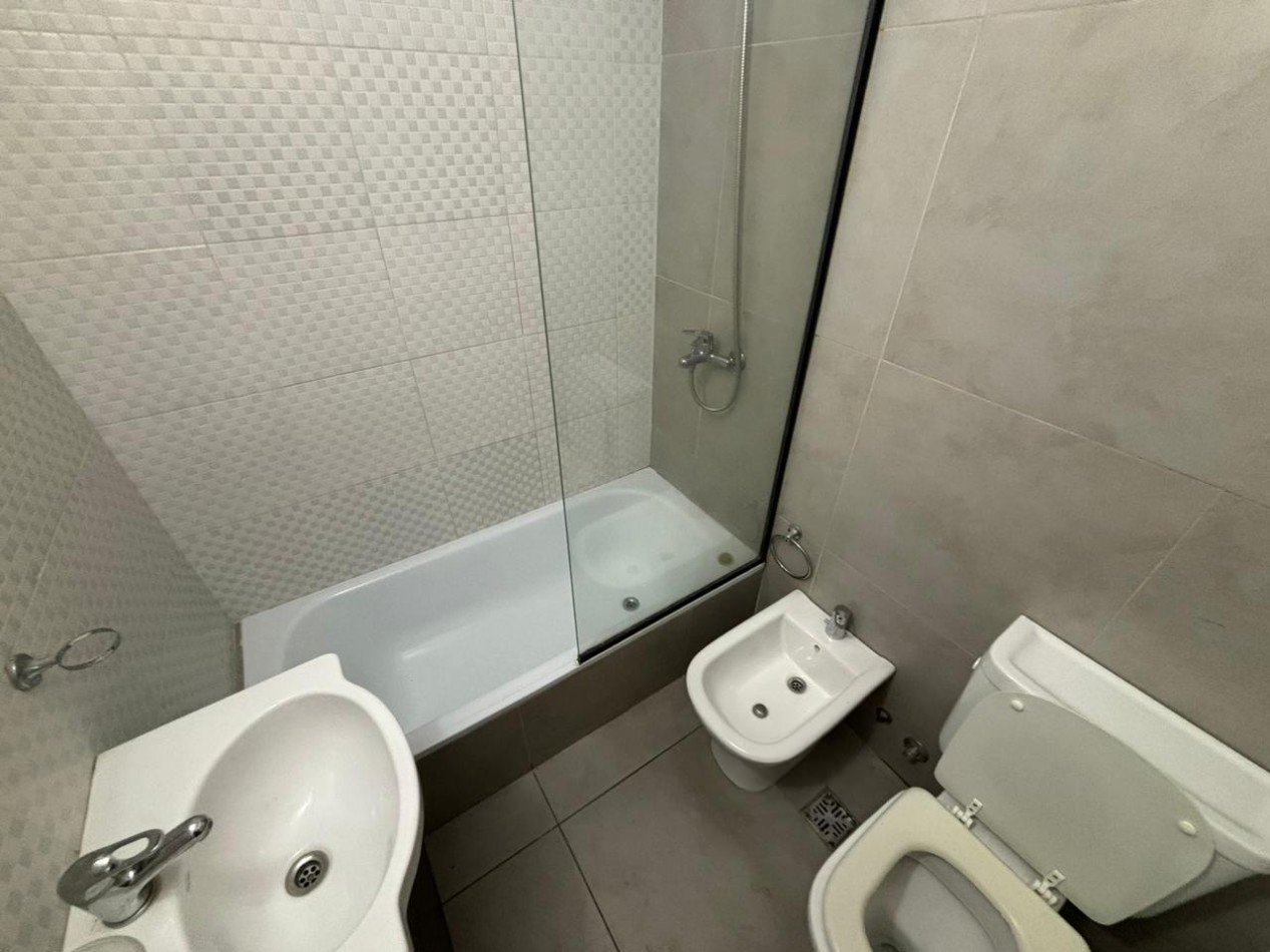 Impecable departamento de 2 ambientes con cochera cubierta - San Martin Centro