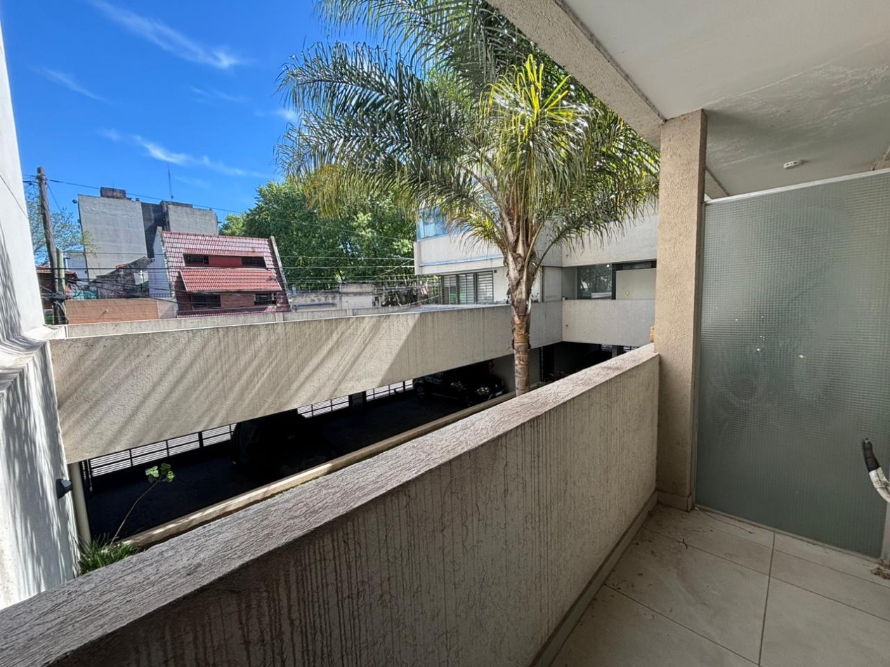Impecable departamento de 2 ambientes con cochera cubierta - San Martin Centro