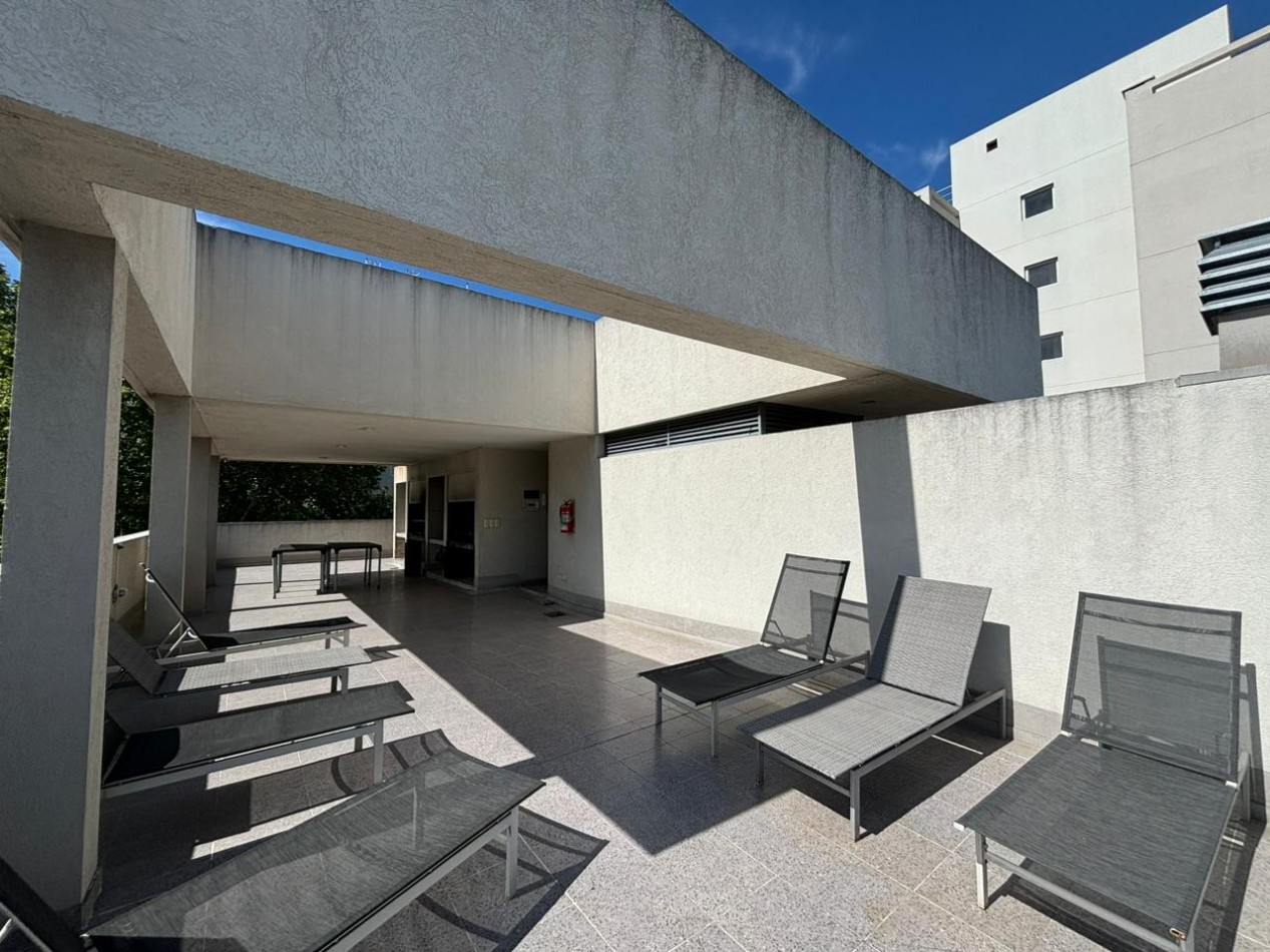 Impecable departamento de 2 ambientes con cochera cubierta - San Martin Centro