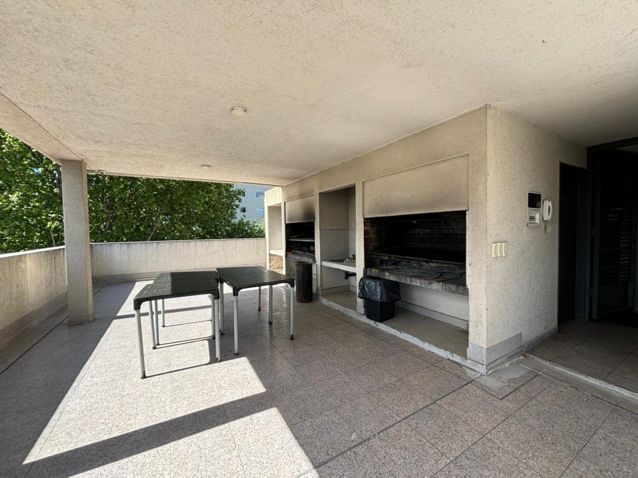 Impecable departamento de 2 ambientes con cochera cubierta - San Martin Centro