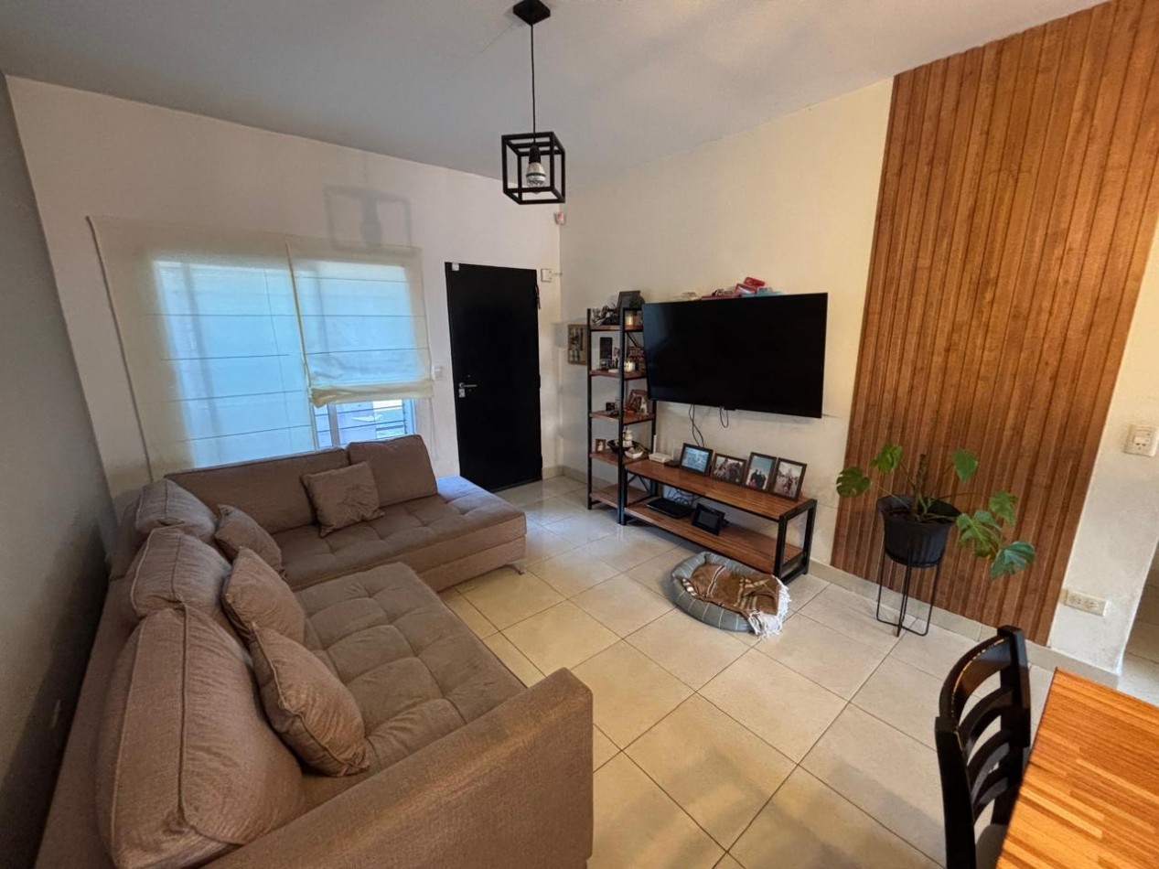 Hermosa casa de 4 ambientes en venta - Villa Lynch