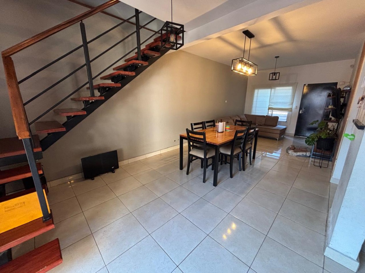 Hermosa casa de 4 ambientes en venta - Villa Lynch