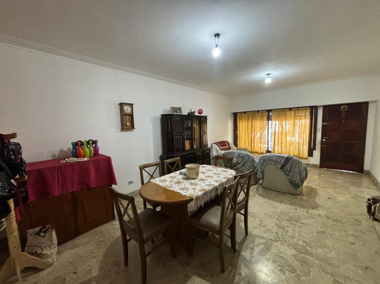 Amplio PH de 5 ambientes en venta - Villa Maipu