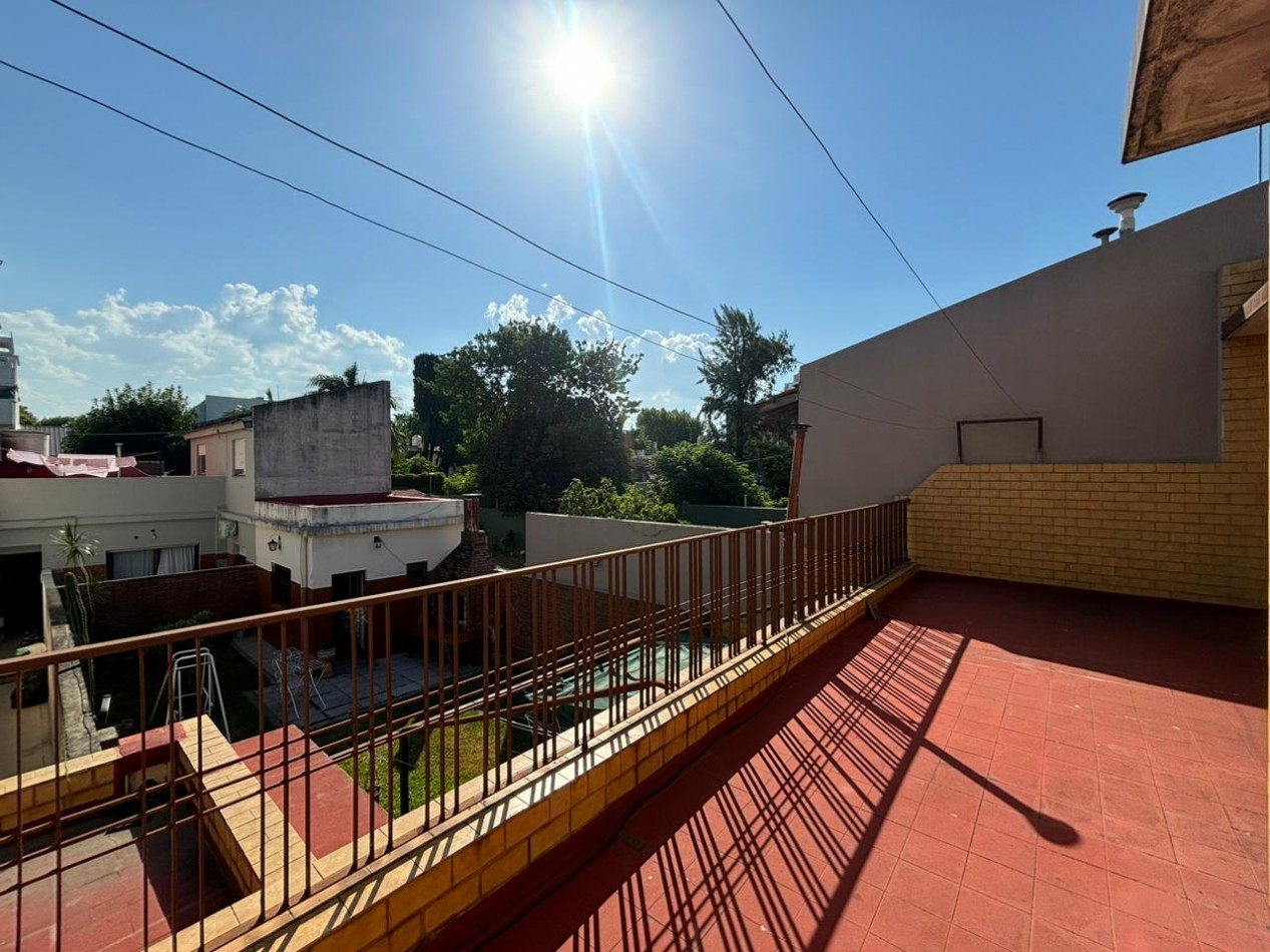 Amplio PH de 5 ambientes en venta - Villa Maipu