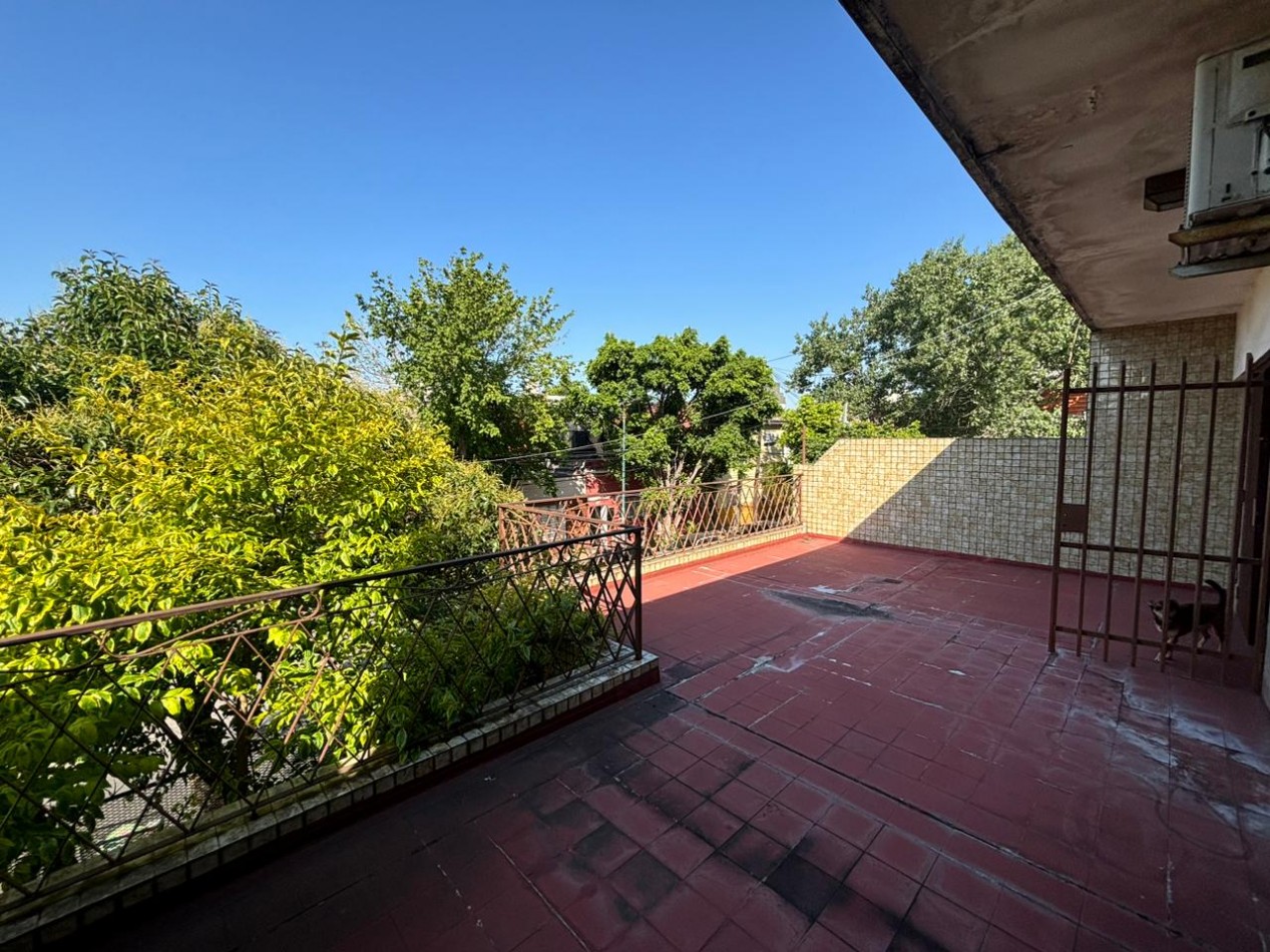 Amplio PH de 5 ambientes en venta - Villa Maipu