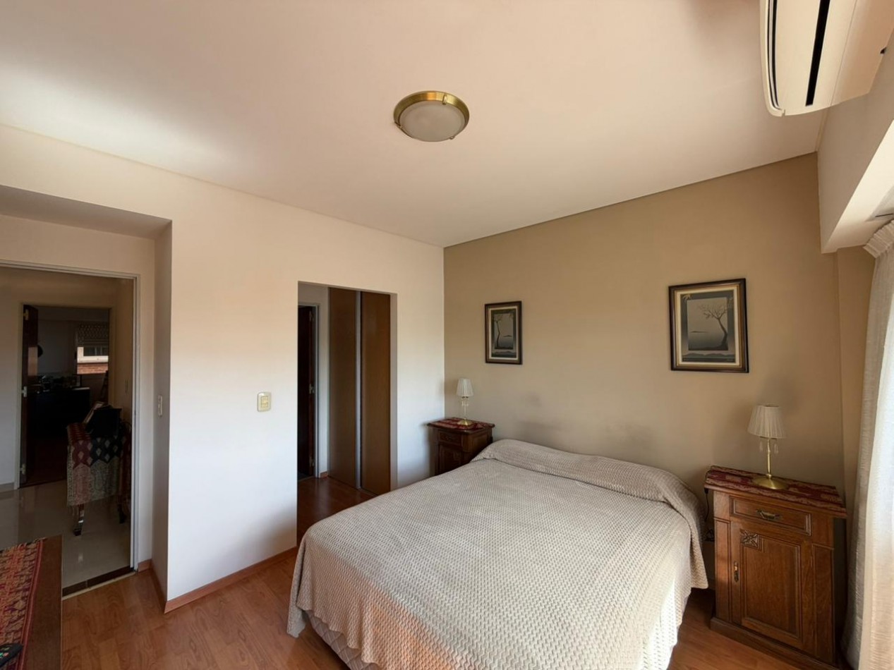 Departamento de 4 ambientes de categoria CON COCHERA en venta - San Martin centro