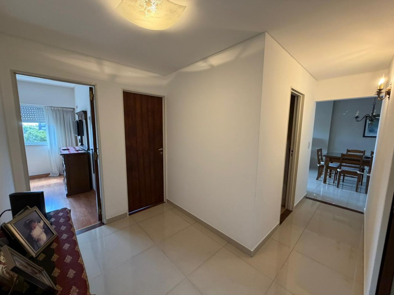 Departamento de 4 ambientes de categoria CON COCHERA en venta - San Martin centro