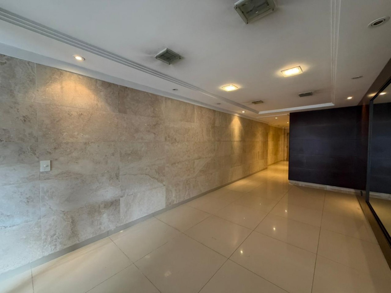 Departamento de 4 ambientes de categoria CON COCHERA en venta - San Martin centro