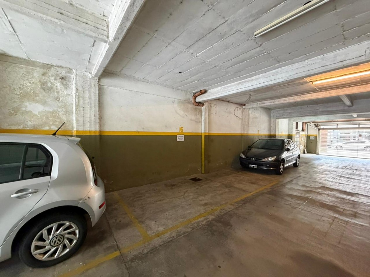 Departamento de 4 ambientes de categoria CON COCHERA en venta - San Martin centro
