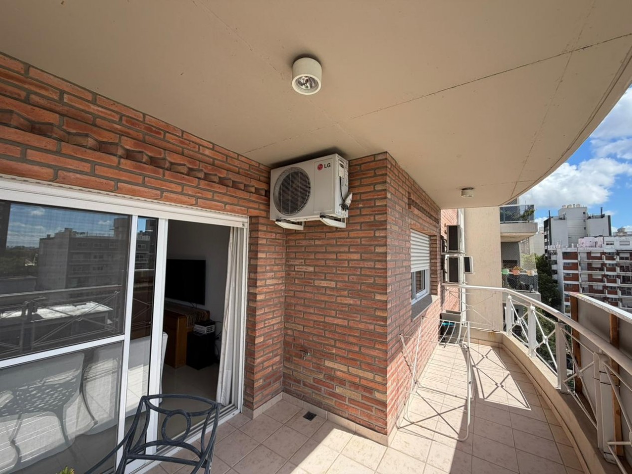 Departamento de 4 ambientes de categoria CON COCHERA en venta - San Martin centro