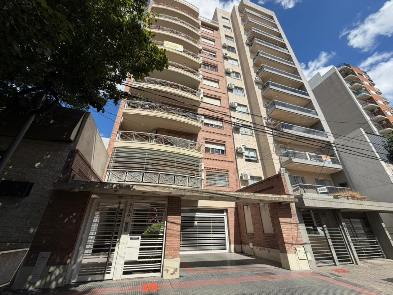 Departamento de 4 ambientes de categoria CON COCHERA en venta - San Martin centro