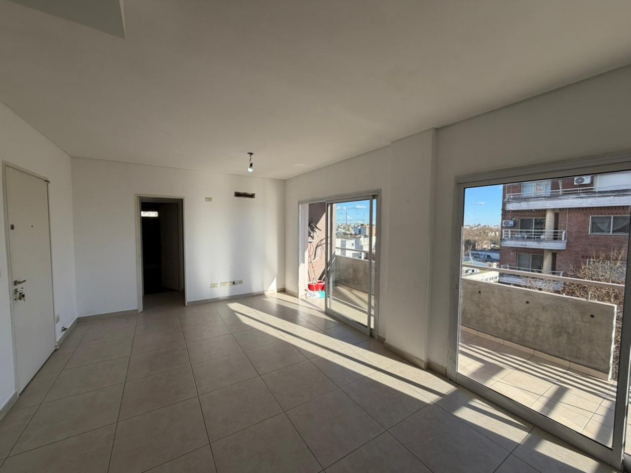 Excelente departamento de 2 ambientes con cochera - San Martin