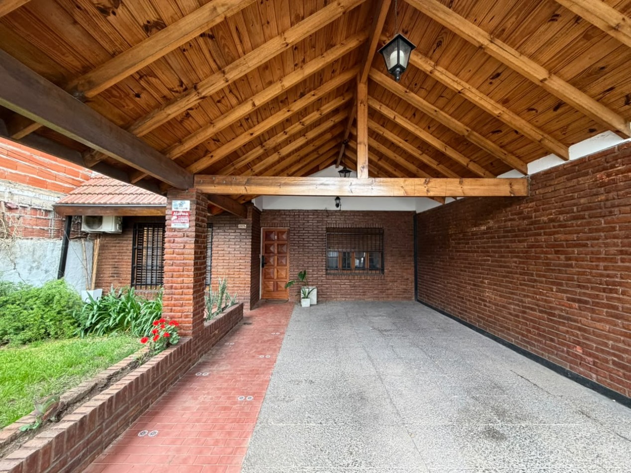 Hermosa Casa De 5 Ambientes - Villa Ballester