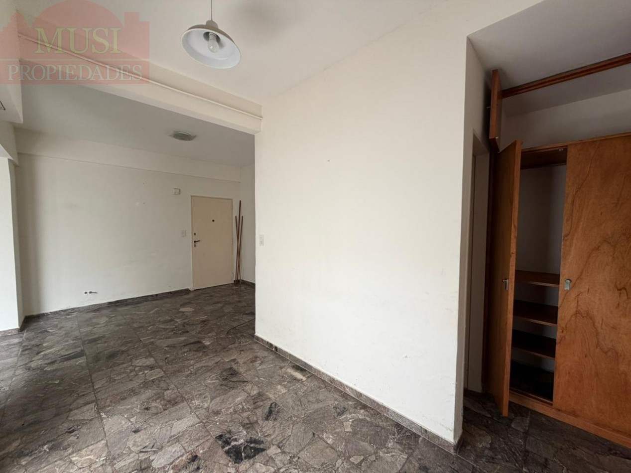 Departamento de 2 ambientes en Planta Baja con Patio - San Martin Centro