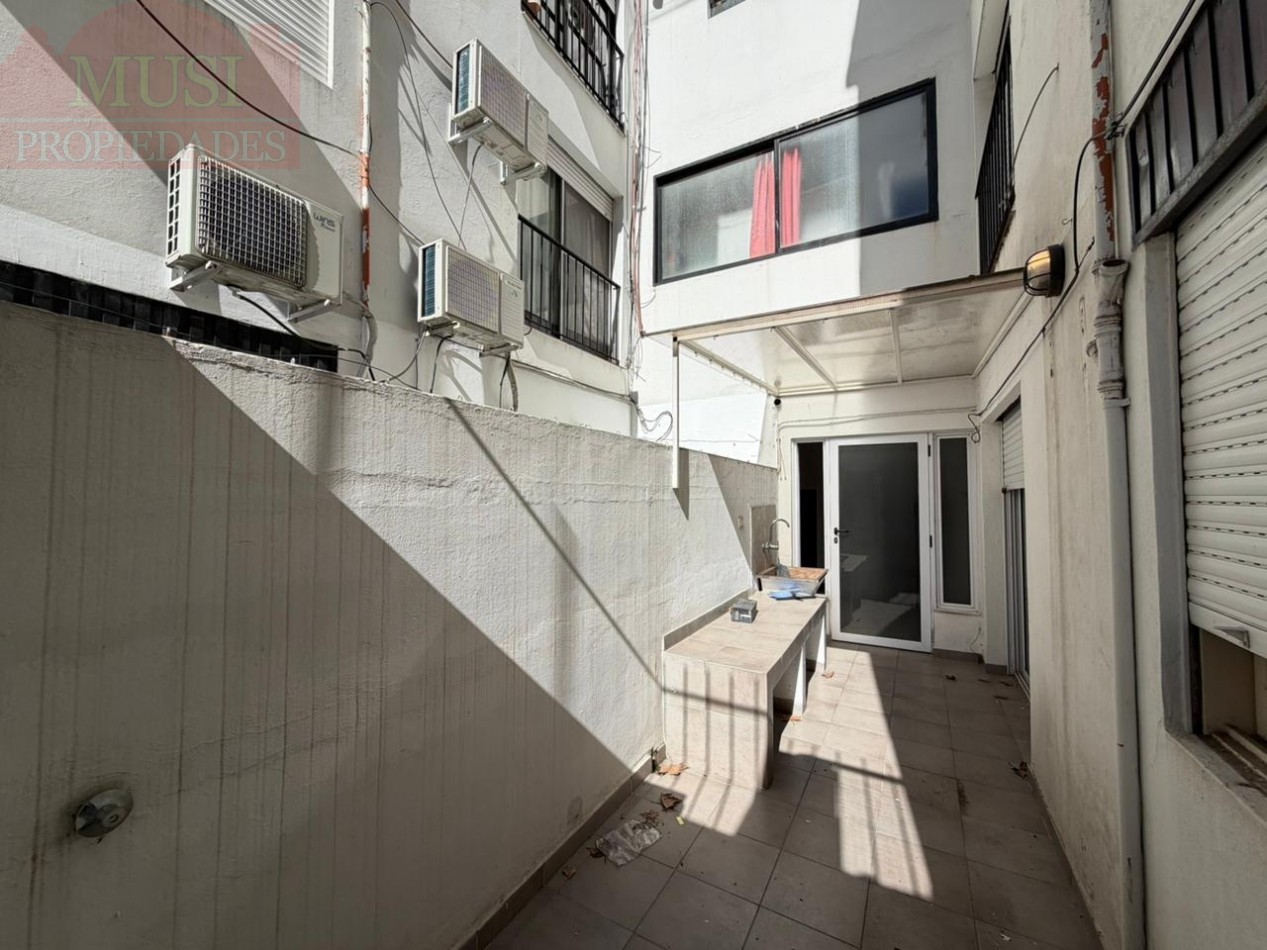 Departamento de 2 ambientes en Planta Baja con Patio - San Martin Centro