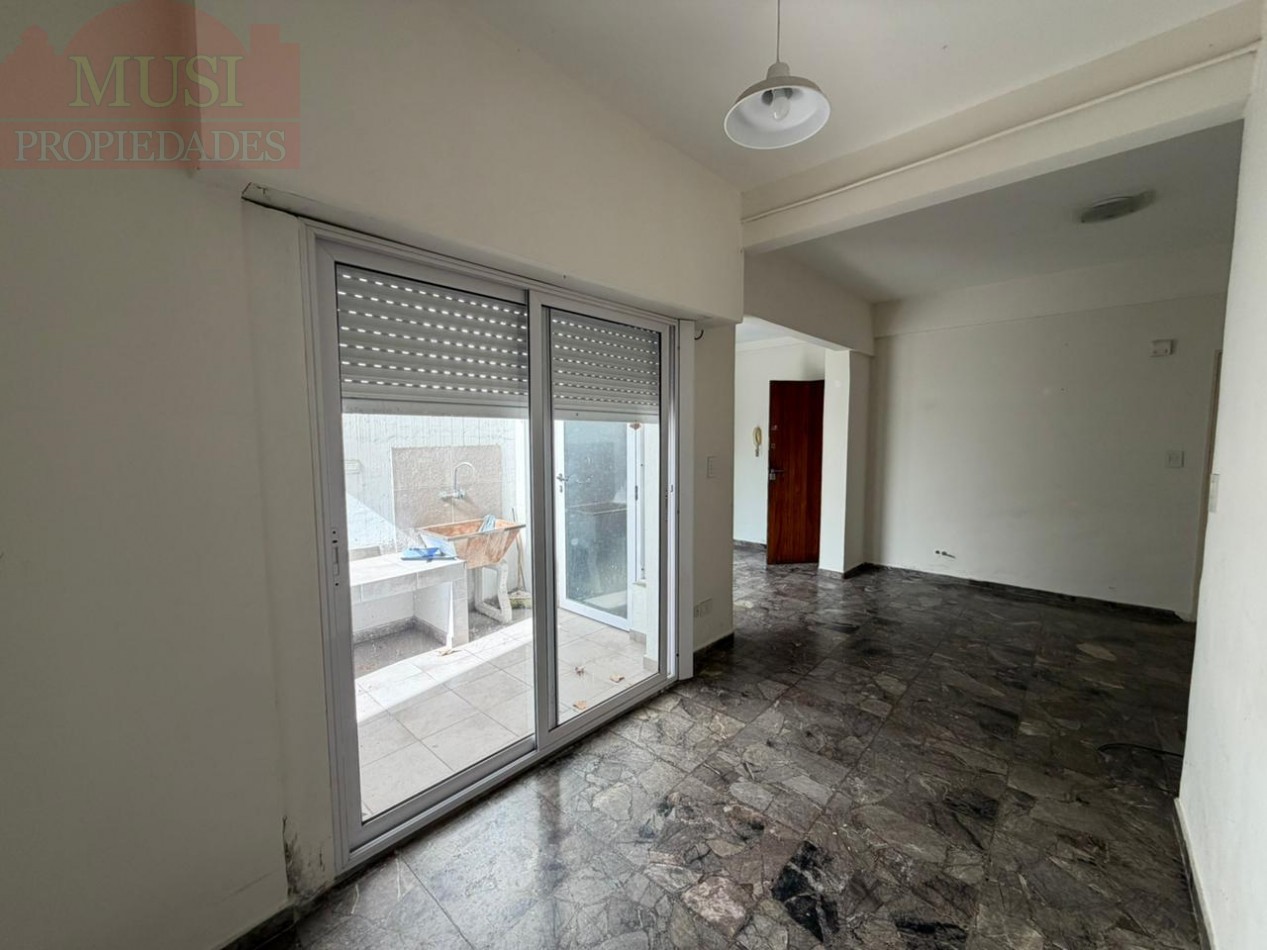 Departamento de 2 ambientes en Planta Baja con Patio - San Martin Centro