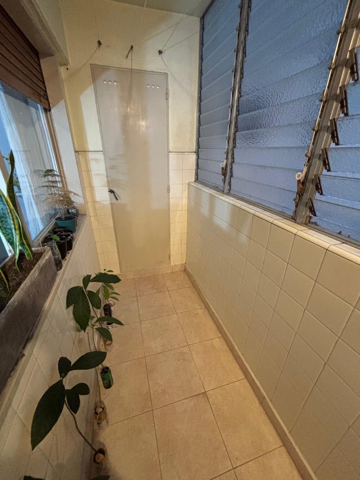 Departamento de 4 Ambientes en venta Dep. de Servicio y espacio guarda coche